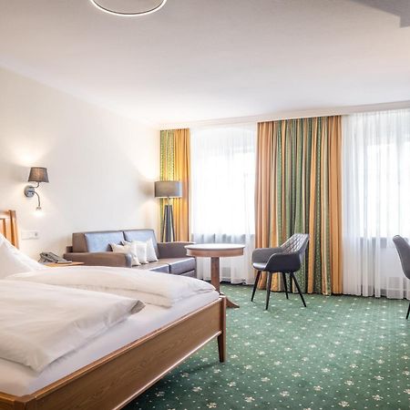 Hotel-Gasthof Hoettl เดกเกนดอร์ฟ ภายนอก รูปภาพ