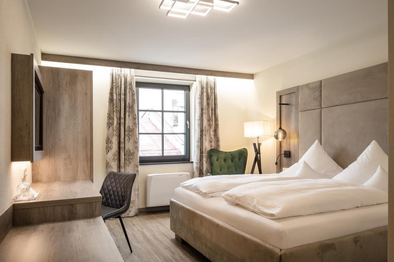 Hotel-Gasthof Hoettl เดกเกนดอร์ฟ ภายนอก รูปภาพ