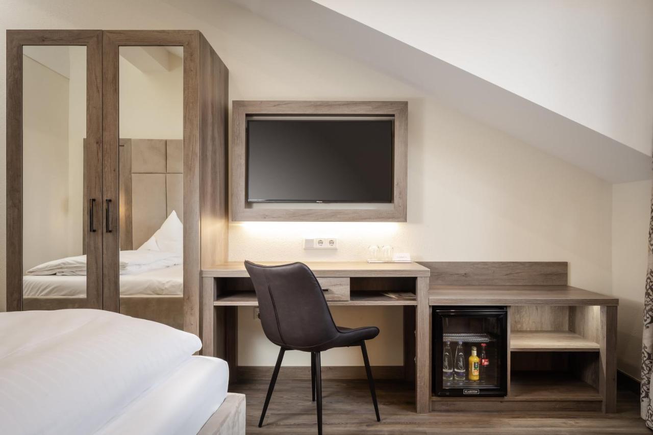 Hotel-Gasthof Hoettl เดกเกนดอร์ฟ ภายนอก รูปภาพ
