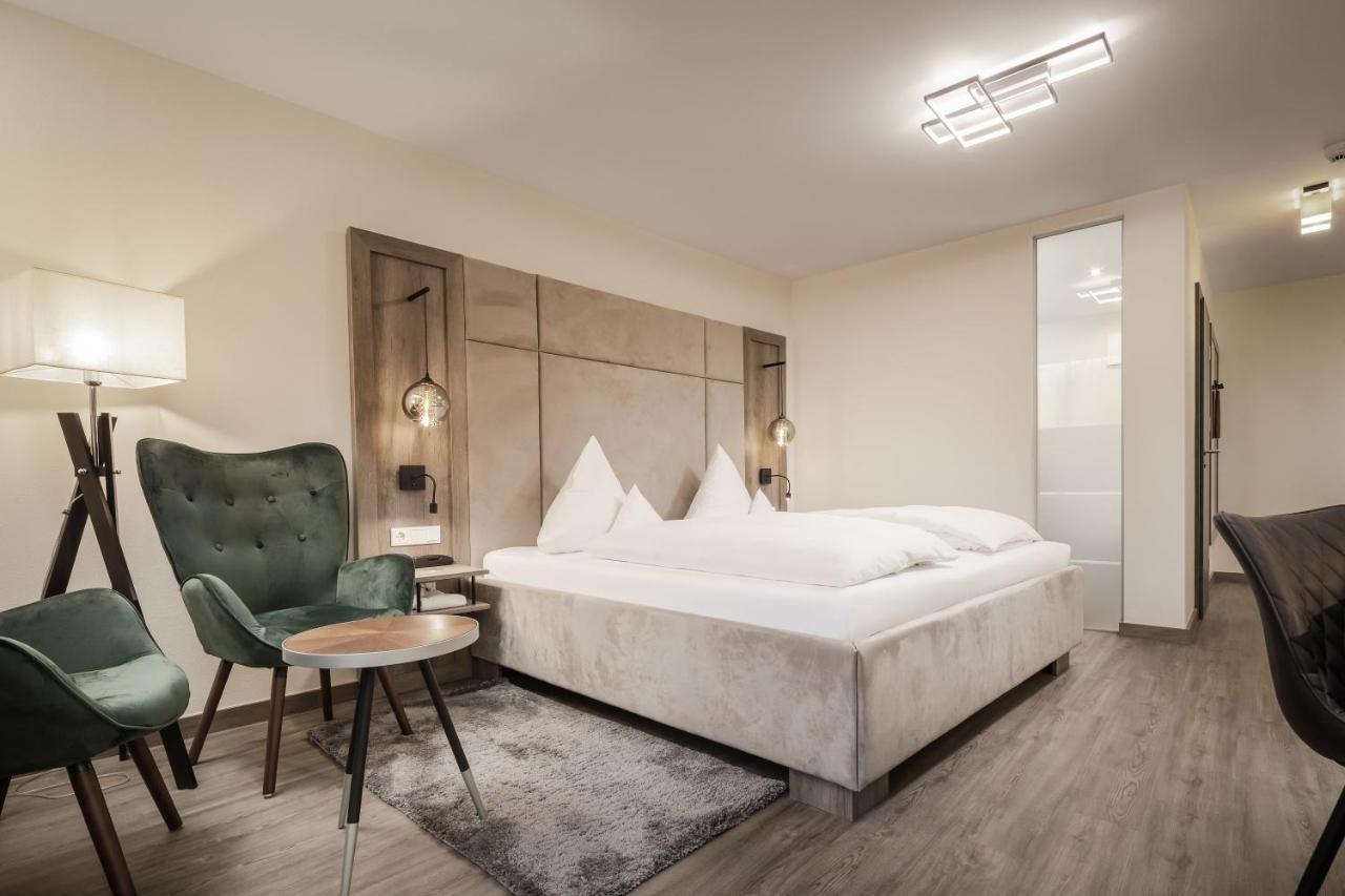 Hotel-Gasthof Hoettl เดกเกนดอร์ฟ ภายนอก รูปภาพ