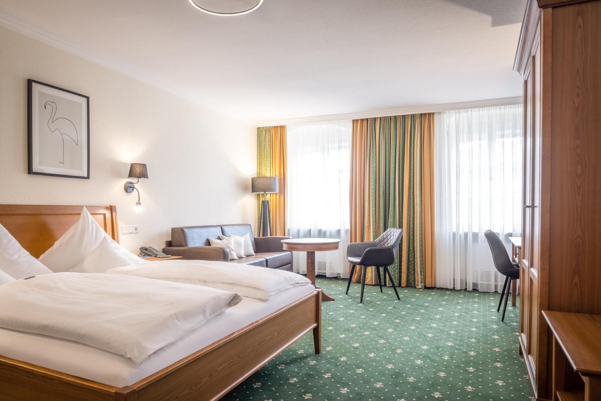 Hotel-Gasthof Hoettl เดกเกนดอร์ฟ ภายนอก รูปภาพ