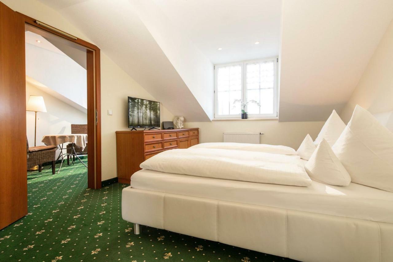 Hotel-Gasthof Hoettl เดกเกนดอร์ฟ ภายนอก รูปภาพ