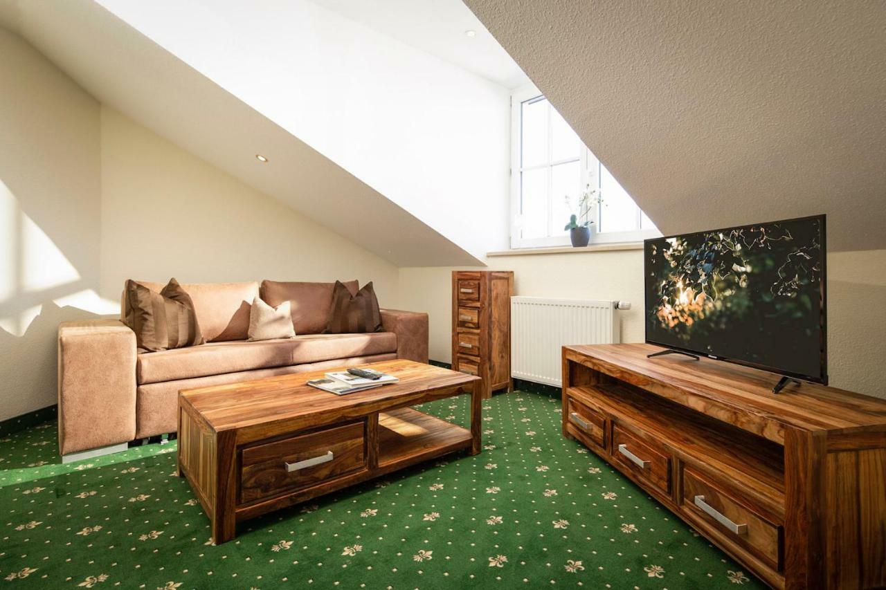 Hotel-Gasthof Hoettl เดกเกนดอร์ฟ ภายนอก รูปภาพ